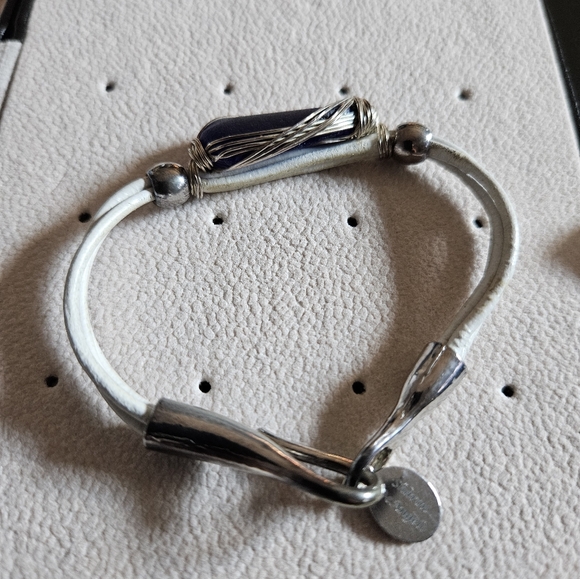 SEA GLASS LEATHER WRAP BRACELET BY SHARON DEANGELO - Picture 7 of 9